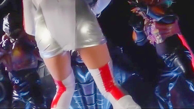 日本熟女穿COS吸潮濕玩具後被幹得爽翻天