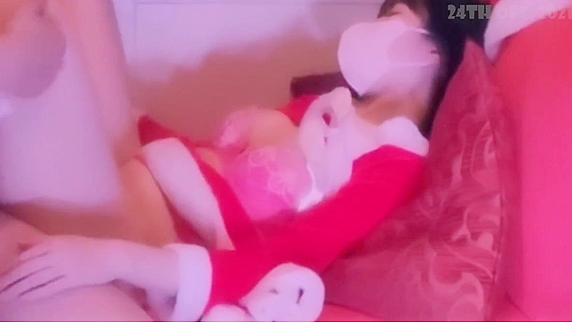 圣诞女郎与穿性感黑内衣少女的亲密缠绵！