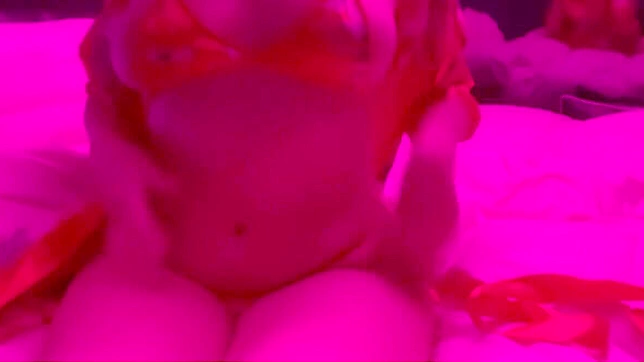 丰满曲线的JAV美人—实现你的终极幻想！