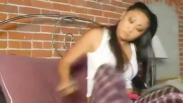 JAV魅力四射的困境！女主角Cihca诱惑难题缠身