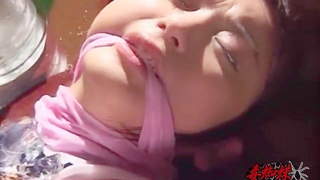 狂野AV女优被捆绑束缚 在变态XXX场景中令人难以置信！