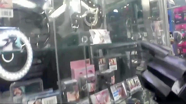 JAV美女释放丰满的胸脯 —“我们的整形手术让你焕然新生！”