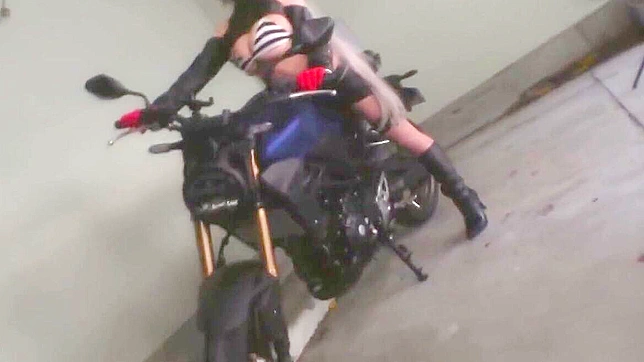 JAV美女释放丰满的胸脯 —“我们的整形手术让你焕然新生！”