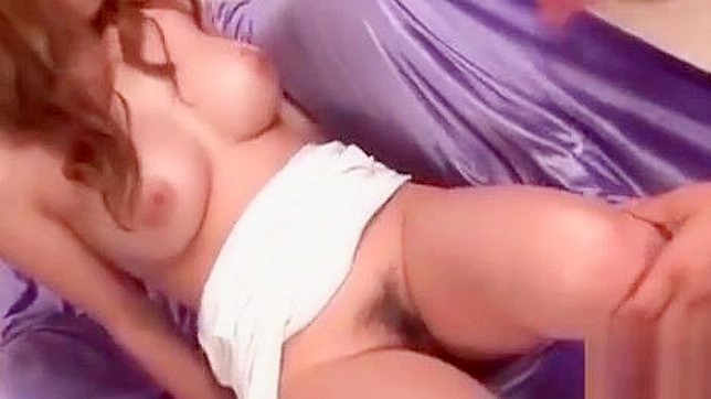 色诱の女優カシワギルルがあなたを熱い4Pに誘う