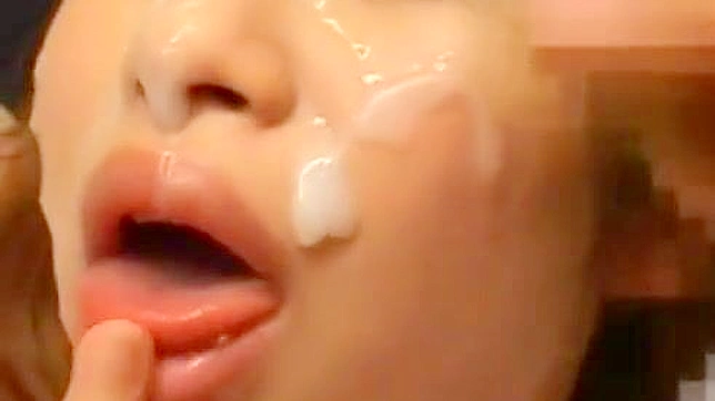 体验丰满胸部的迷人女巫在激情bukkake狂欢！- YummyCams