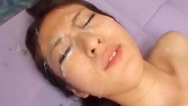 日本妖姬美咲丽莎与精液浴的狂热湿战！