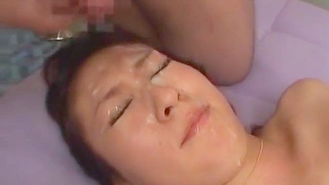 日本妖姬美咲丽莎与精液浴的狂热湿战！