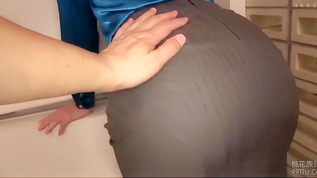 蓝缎衬衫的JAV女巫子弹天堂体验