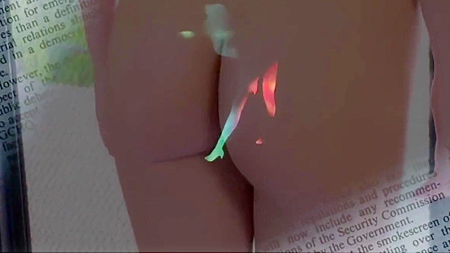 引荐诱人JAV魔女~专为你上演私密秀