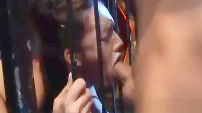 迷人的日本女優在第三部熱情地吞精液必看！