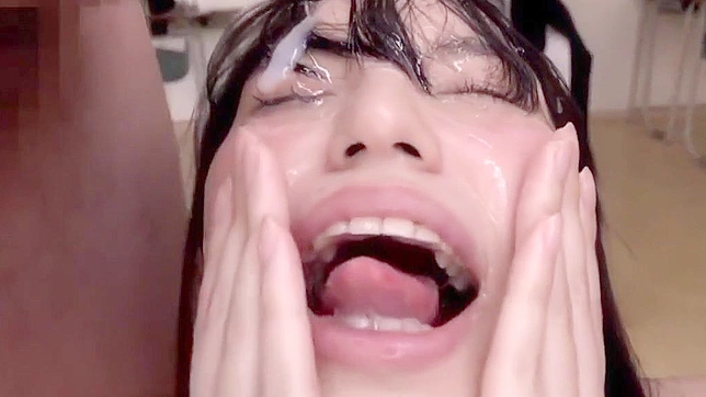 日本魔法女妖迷人地接受巨大冲击