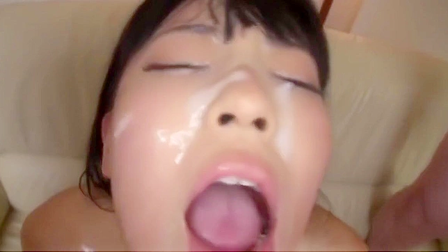 迷失在我们JAV少女群交场景的迷人美丽中！