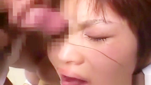 JAV 炮击 – 探索这位性感女巫带来的狂野快感！