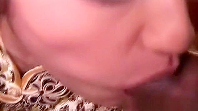 淘气的绫香性感裸体表演～日本大奶展露无遗