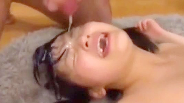 JAV少女初登场~十八岁女孩与多人激情共浴精液！