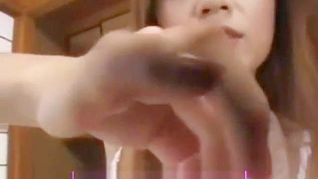 热衷的COS美少女被浇满精液~看她的反应！