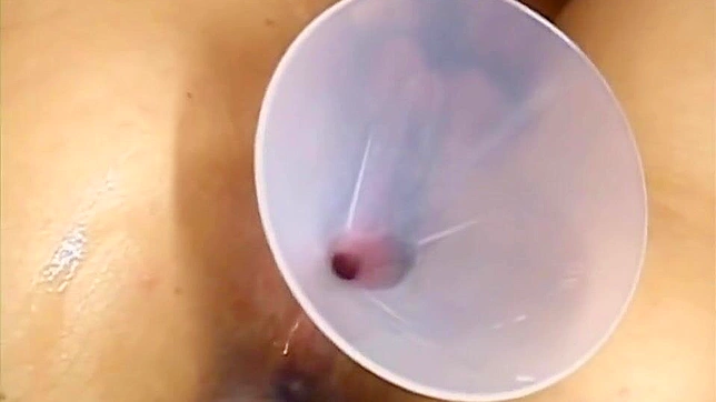 日系美女丰润阴道被精液浸透的场景