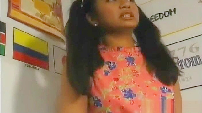 亚洲吸精女奴第三部：双穴插入的山本美有子