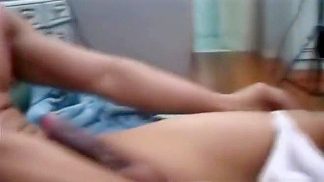 沉浸在马尼拉顶级熟女的迷人魅力中，尽享这部火热JAV视频！