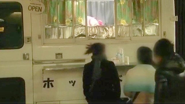 与迷人的JAV女优一起享受极致的多人轮番体验！