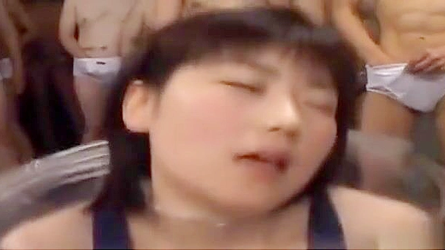 释放您的羁绊~春日井信步的性感身体在激烈的硬核动作中闪耀光芒