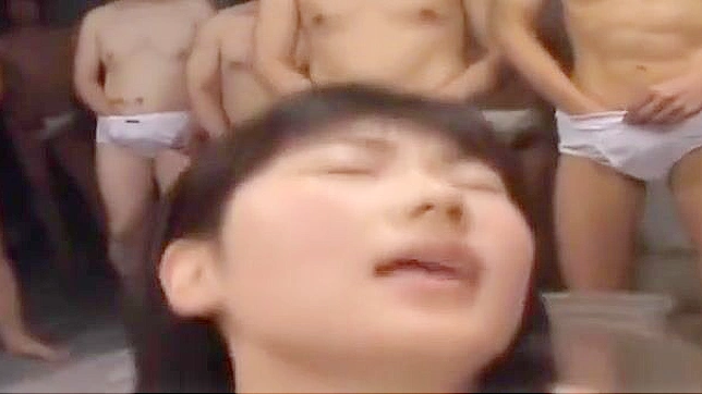 释放您的羁绊~春日井信步的性感身体在激烈的硬核动作中闪耀光芒