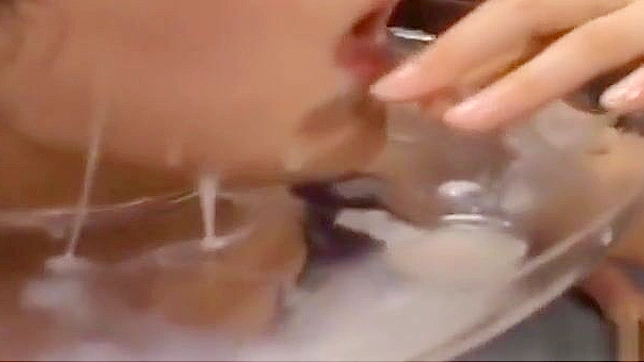 释放您的羁绊~春日井信步的性感身体在激烈的硬核动作中闪耀光芒