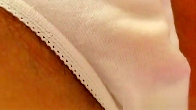 探索可爱日本少女熟女在JAV中的诱人魅力