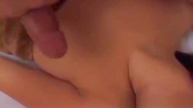 JAV美女~火红发美人第六部分被手指插到高潮的快感！