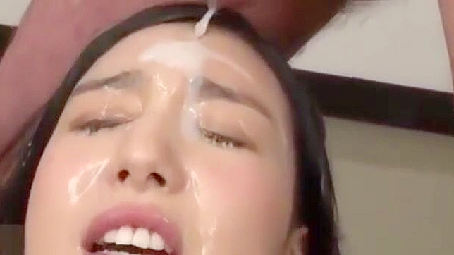 见证JAV最新中出场景，迷人熟女的性感魅力！