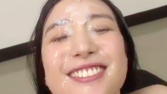 见证JAV最新中出场景，迷人熟女的性感魅力！