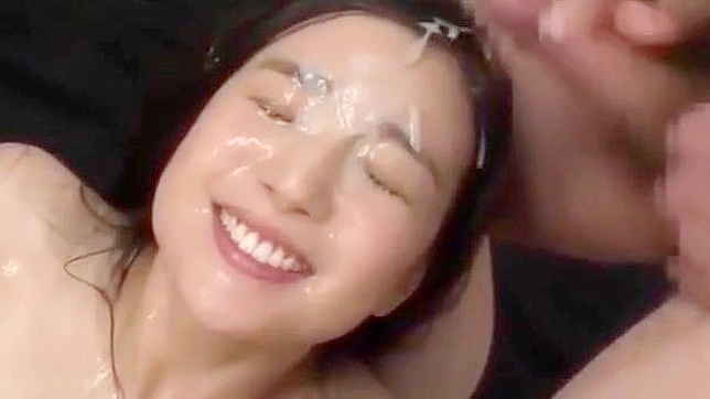 见证JAV最新中出场景，迷人熟女的性感魅力！