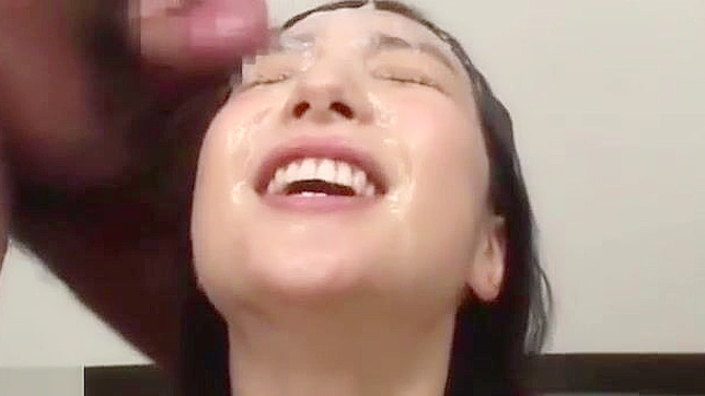见证JAV最新中出场景，迷人熟女的性感魅力！