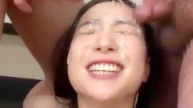 见证JAV最新中出场景，迷人熟女的性感魅力！