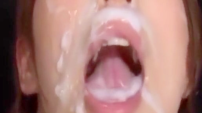 JAV魅惑女郎邀你共赏丰盛颜射秀~沉浸于她迷人美貌与难以抗拒的魅力中