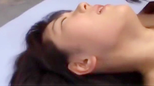 JAV 精品~可爱日本娃娃霞忍在爆炸性的多人射精场景中