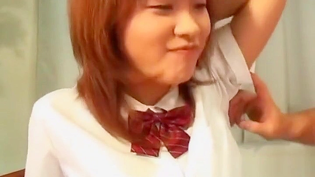 红发诱人的日本少女分开双腿 - 第六部分