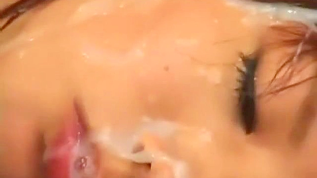 释放欲望：诱人日本颜射场景畅享体验