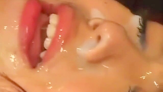 释放欲望：诱人日本颜射场景畅享体验