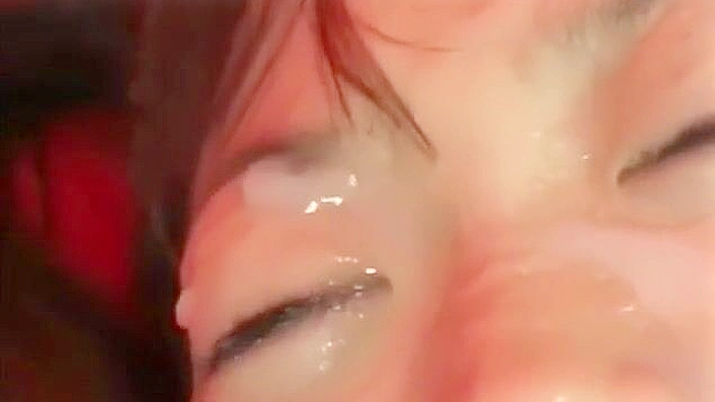 多人齐射是一种源自日本的性行为，指一群男性在女性脸部射精。