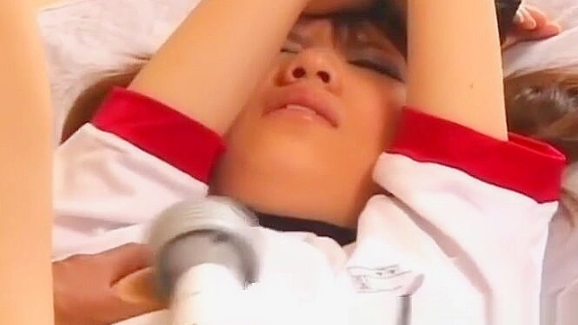 体验迷人亚洲美女与震动棒的极致欢愉！