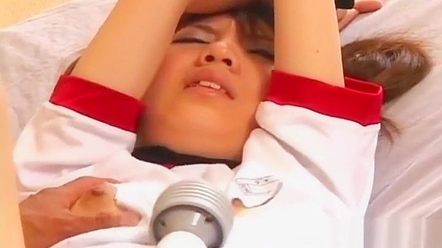 体验迷人亚洲美女与震动棒的极致欢愉！