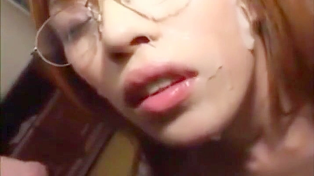 日本美女教师的亲密课程：无遮挡口交与多人射精体验