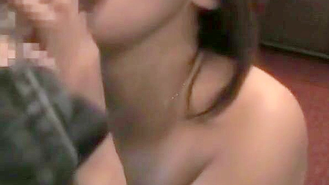 尽情享受这位诱人JAV女优的精彩颜射场景吧！