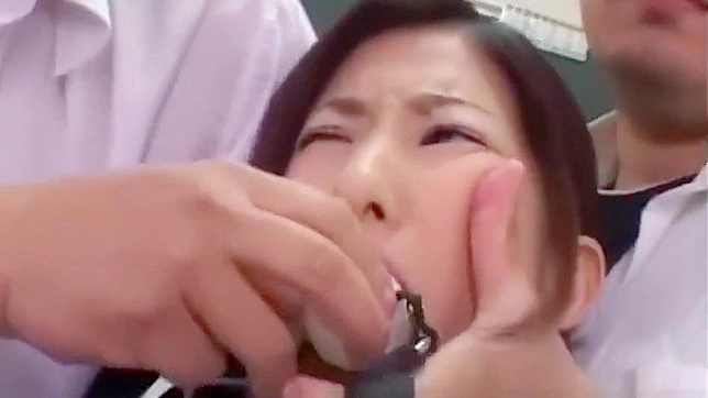 JAV女巫进入学生的堕落世界—新鲜发布！