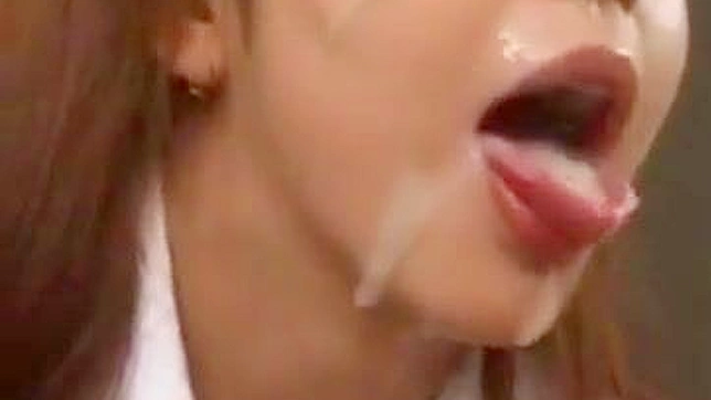 沉醉于我们丰腴Cosplay女巫的迷人美貌之中，尽享JAV多人轮战视频。