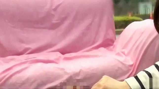 迷人的日本熟女释放你的欲望与她丰腴的身体一起探索！