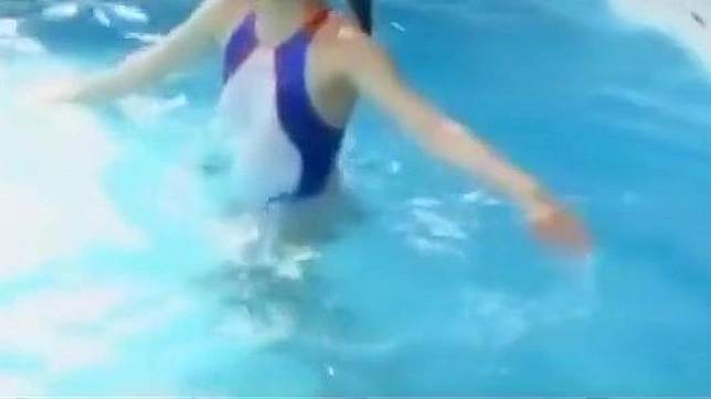 日本AV女优Usa Mirio在‘泡沫’中的迷人表演