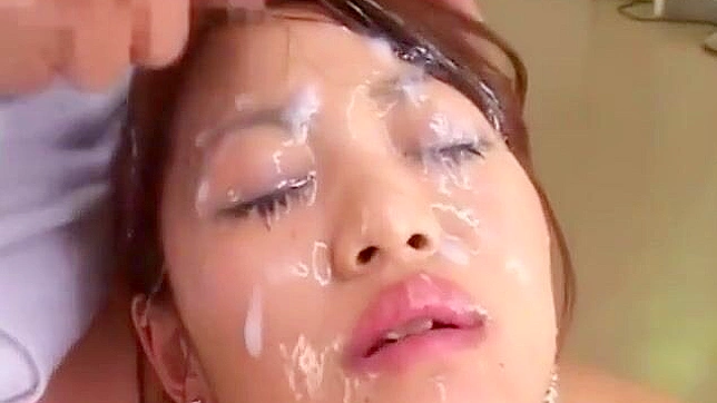 美丽的日本魅惑女郎的 Bukkake 快乐