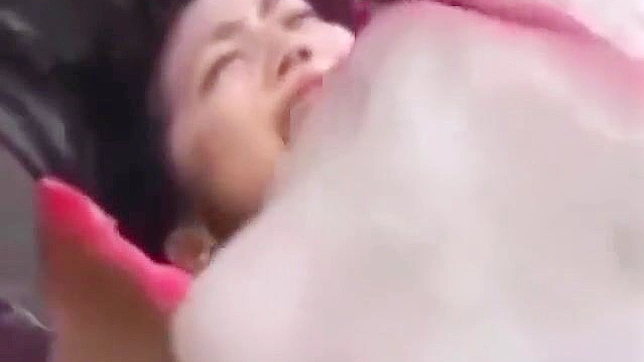 JAV美女在植物怪兽吞噬幻想中迷失于狂野欲望！